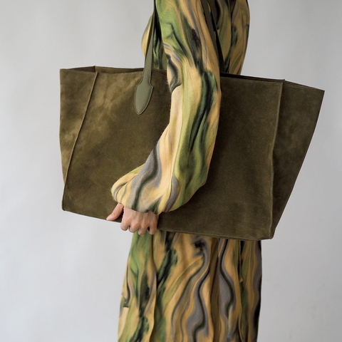 Шоппер Boheme из замши оливкового цвета