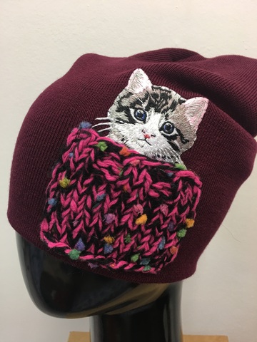 Зимняя шапка ANRU с котенком в вязаном розово-черном кармашке - это стильный и теплый головной убор, который станет отличным дополнением к вашему гардеробу.