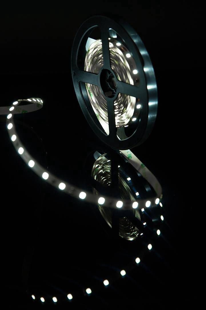 Светодиодная лента SWG 4,8W/m 60LED/m 2835SMD холодный белый 5M 001472