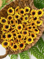 Подсолнухи МИНИ, искусственные ЖЕЛТЫЕ, диаметр 4 см, набор 48-50 штук.