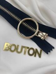 Молния черная с золотистым массивным кольцом