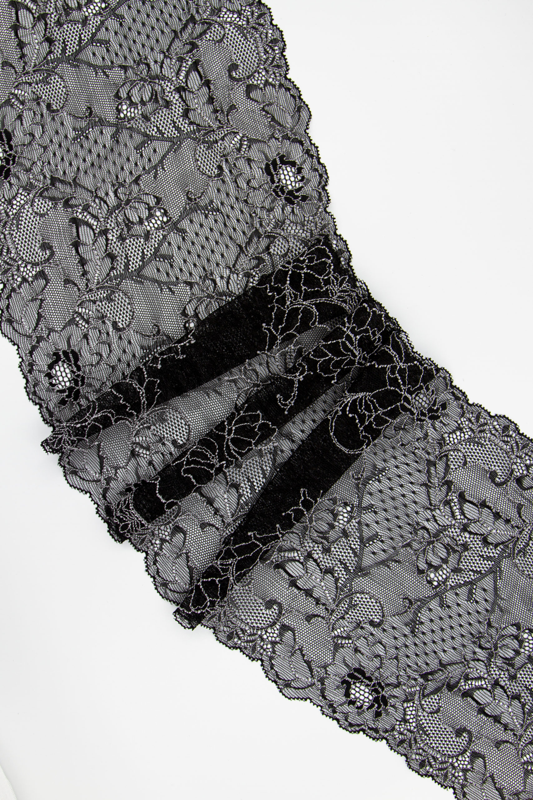 Эластичное кружево черное с белым ширина 21 см