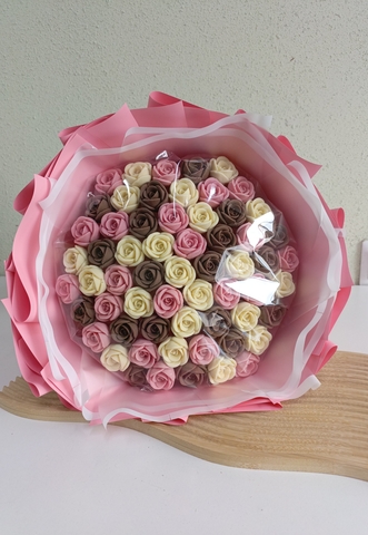 Букет 61 шоколадная роза