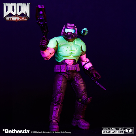 Doom Eternal фигурка Убийца Рока светится в темноте