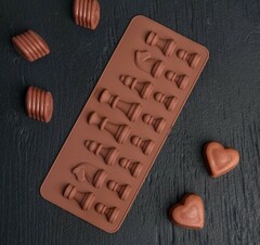 Форма для шоколада 20,6х8,8 см "Шахматы", 16 ячеек коричневая
