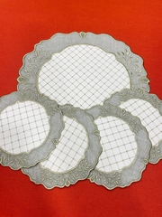 Столовый набор с вышивкой