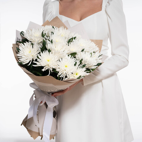 Букет 15 белых хризантем