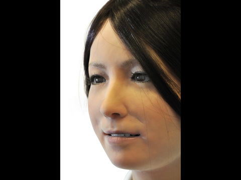 Робот Geminoid F