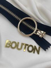 Молния черная с золотистым массивным кольцом