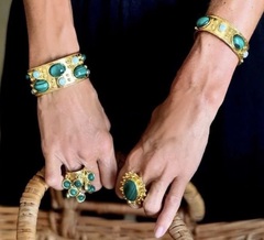 Акцентное кольцо SILVIA TOLEDANO с подвесками из лиоцела под малахит