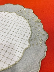 Столовый набор с вышивкой