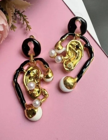 73345- Серьги УХО стиле Schiaparelli с подвесками и черной эмалью