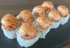 Ролл запеченный с лососем