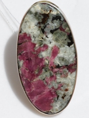Эвдиалит-овал (кольцо  из серебра)