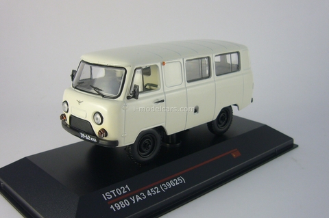 UAZ-452 Minibus 39625 light grey 1980 IST021 IST Models 1:43