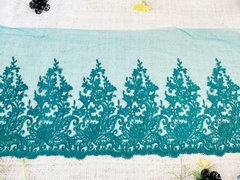 Вышивка на сетке, ш. 28 см