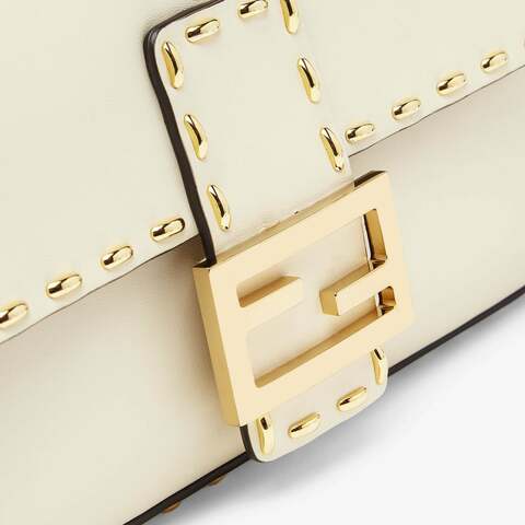 Сумка Fendi из кожи белого цвета