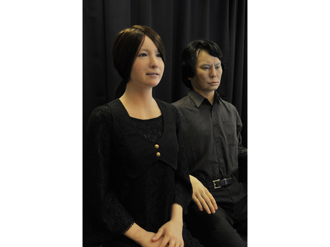 Робот Geminoid F