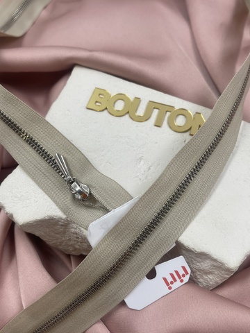 Молния металл Riri, 3 мм, разъёмная, цвет 2230, светло-бежевый