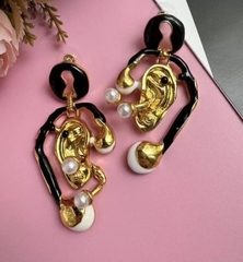 73345- Серьги УХО стиле Schiaparelli с подвесками и черной эмалью