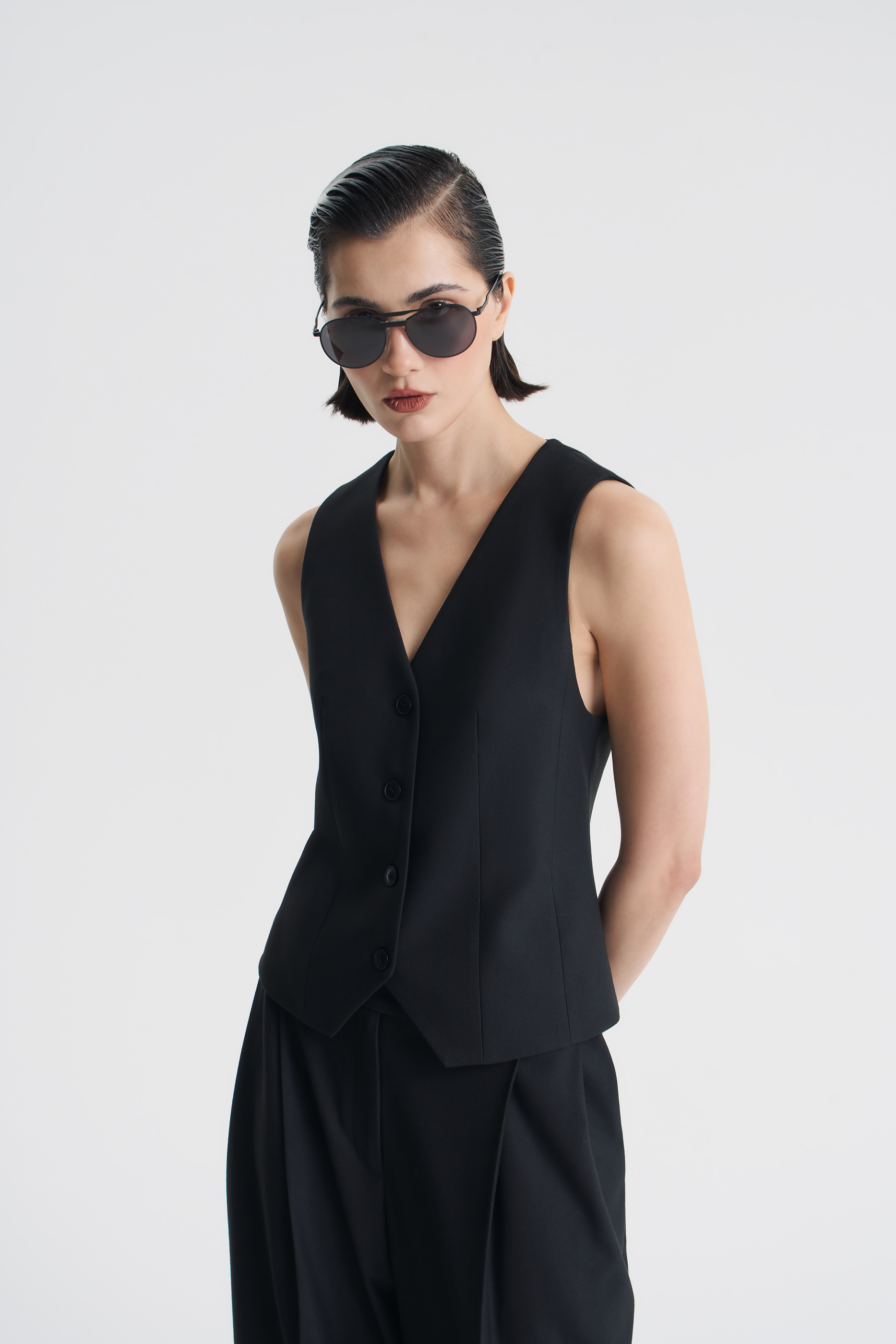 Жилет приталенный