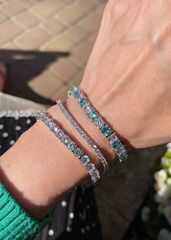 tennisnyj-braslet-dorozhka-iz-serebra-s-cirkonami-v-krapanovoj-zakrepke-shirina-4-mm