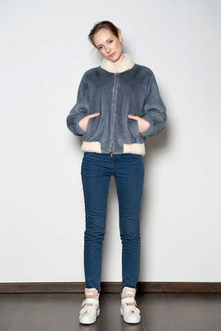 Бомбер на молнии из меха норки.