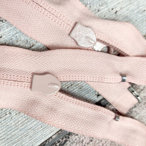 Молния разъемная пластиковая с двумя замками 70 см розовая