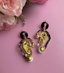 73345- Серьги УХО стиле Schiaparelli с подвесками и черной эмалью