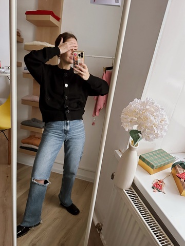 Кардиган с пуговицами-розами из 100% мериноса черный