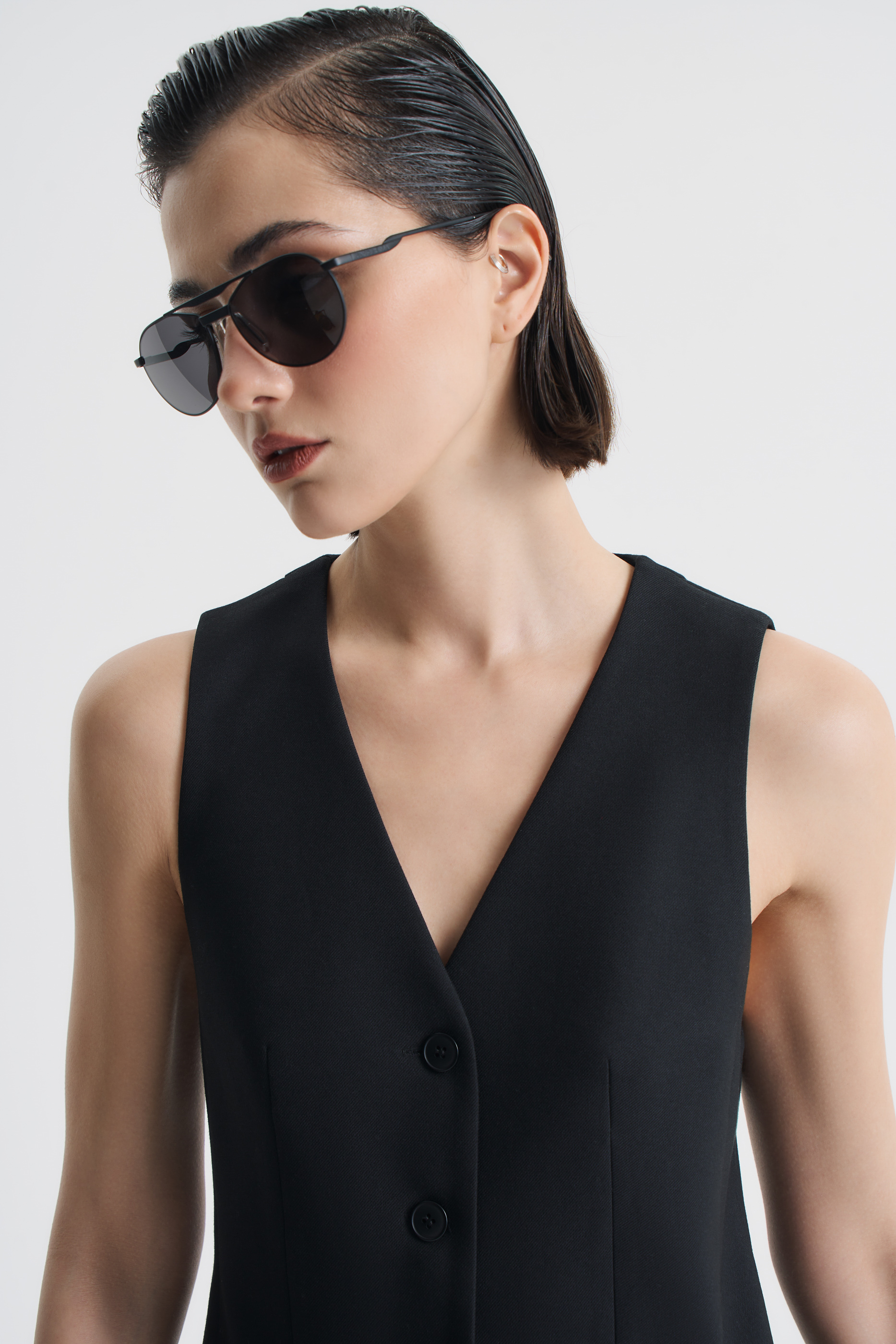 Жилет приталенный