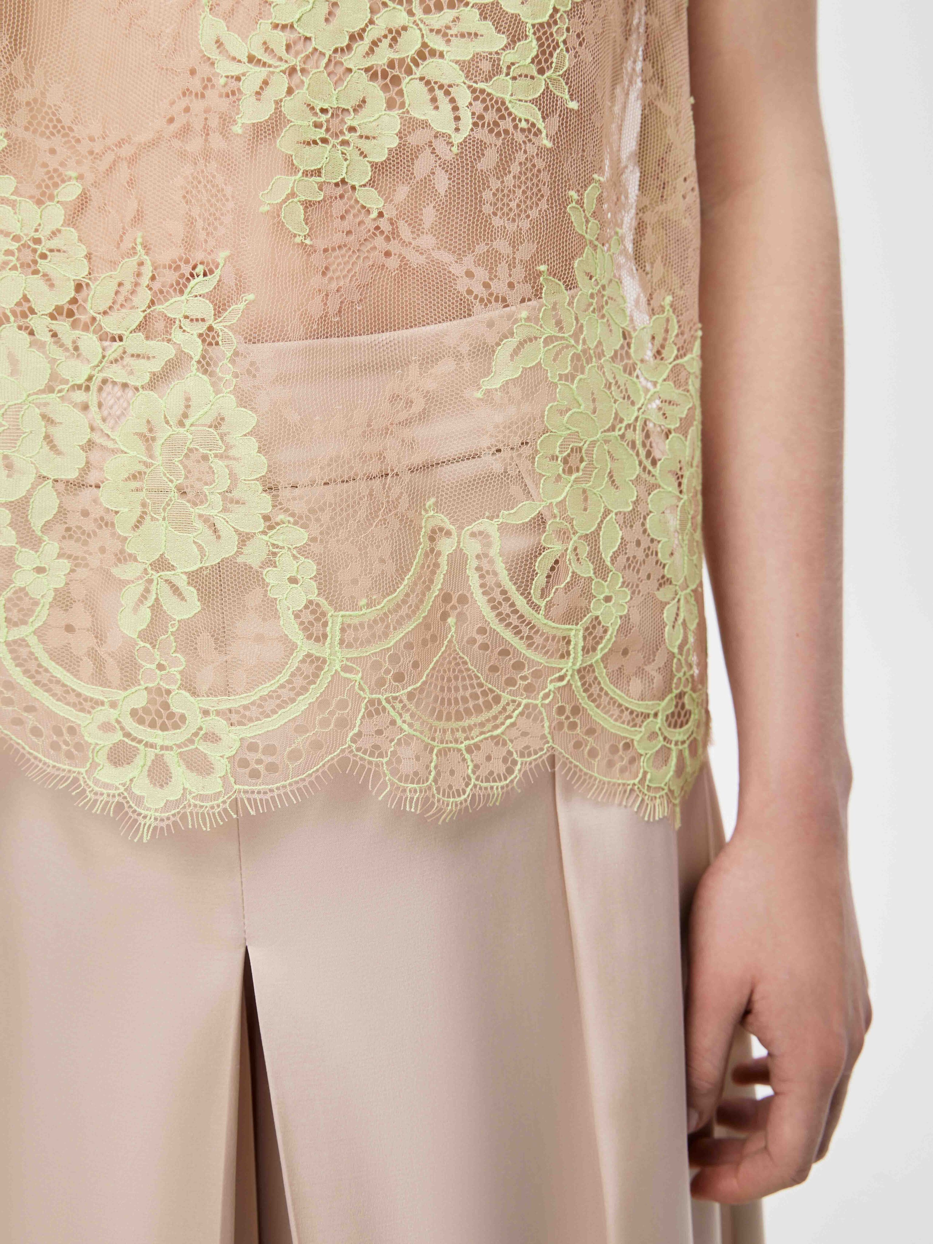 Топ из кружева