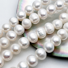 Жемчуг, размер около 8,5-9,5 мм, цена за 11 шт (1/4 нити)