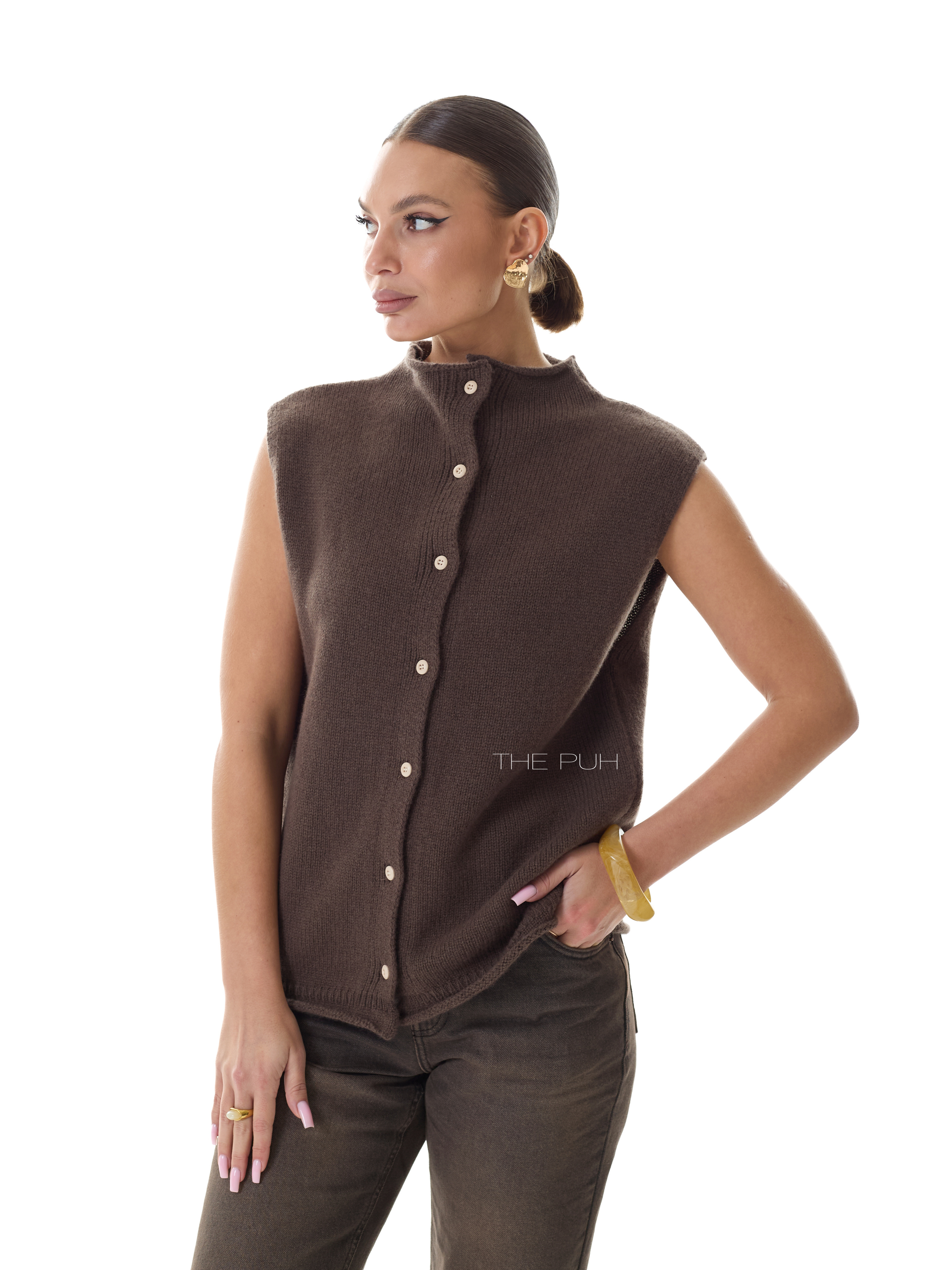 Шоколадный шерстяной жилет на пуговицах