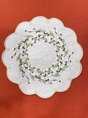 Декоративная салфетка-подтарельник с вышивкой