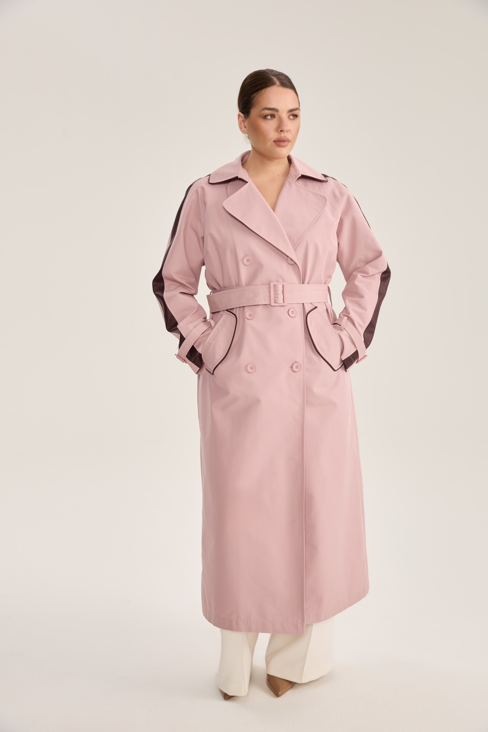Тренч двубортный с отделкой, пудра