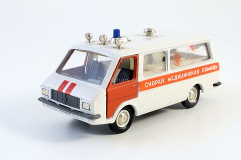RAF-22031 (2203) Latvia Ambulance 1:43 Agat Mossar Tantal