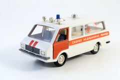 RAF-22031 (2203) Latvia Ambulance 1:43 Agat Mossar Tantal