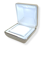 77290-Футляр(коробка) из сатинировонного атласа для кольца с подсветкой