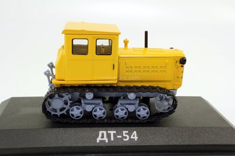 Lot De 4 Tracteurs-bulldozers Soviétiques Miniatures 1/43 - Neufs - Collection Hachette IXO
