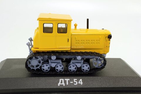 Tractor DT-54 1949 1:43 Hachette #2