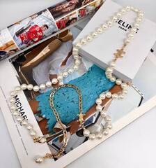 Пояс цепочка с жемчугом и логотипом в стиле CELINE