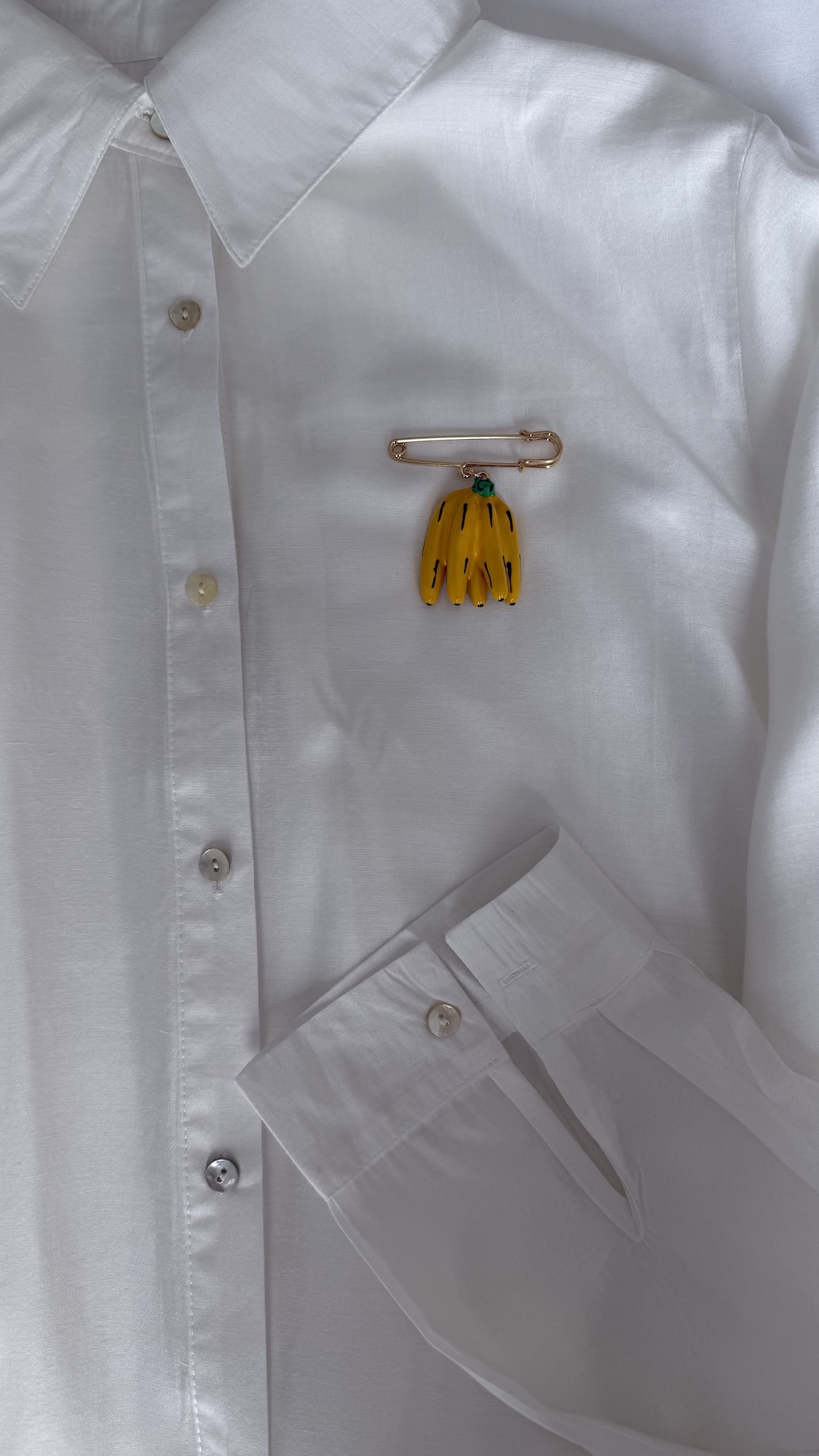 Булавка с подвеской в виде бананов