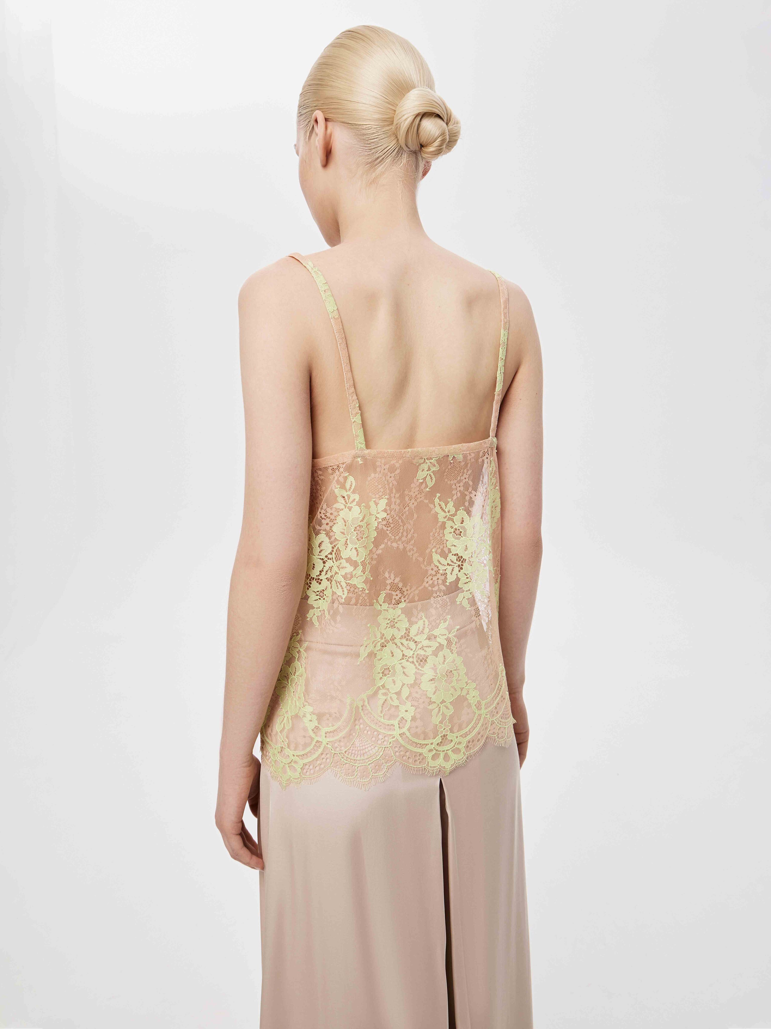 Топ из кружева