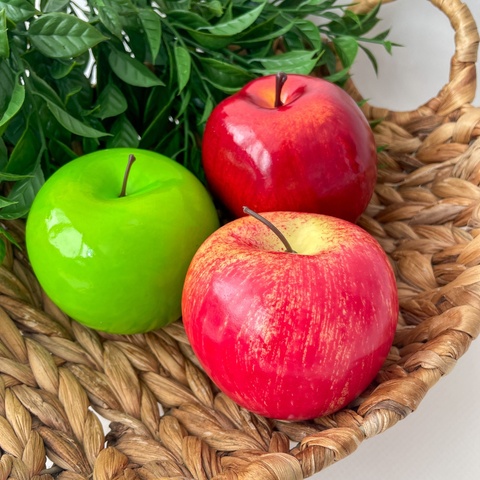 Яблоко зеленое, розовое, бордовое, реалистичное, 8,5 см, муляж, пенопласт, цвет микс, набор 3 шт.