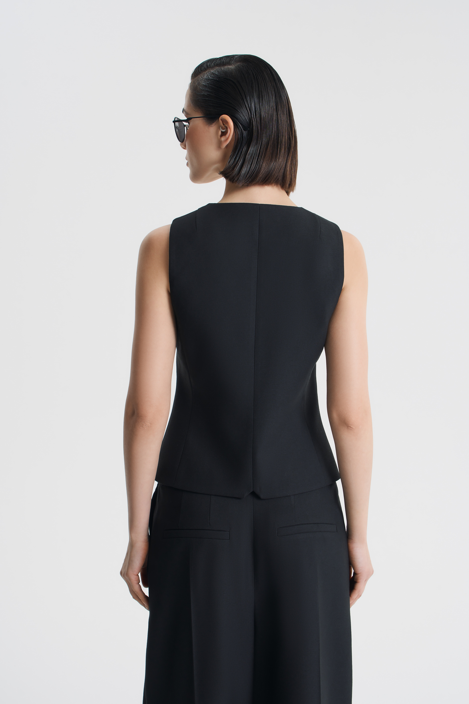 Жилет приталенный