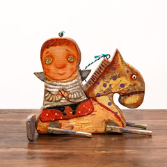 Деревянная статуэтка 