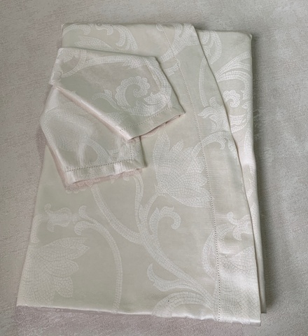 Скатерть круглая 220 и 8 салфеток Gamba 9895 Panna шампань