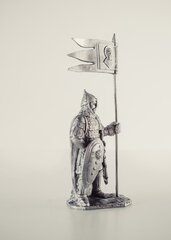 Оловянный солдатик Княжеский дружинник с флагом