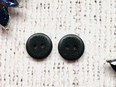 Пуговица костюмная, d 1,1 см, 2 прокола, чёрный